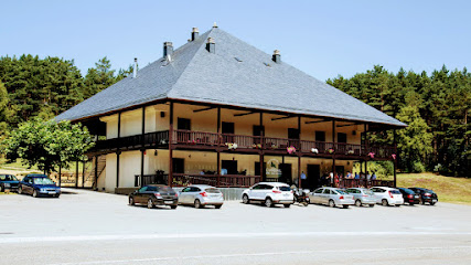 O Piñeiral Albergue - portada