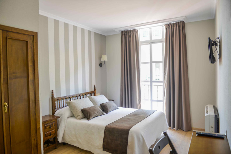 Dos Hermanas - portada