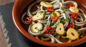 La angula del Miño: su temporada y preparaciones en la cocina local