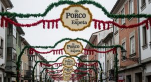 Festa do Porco ao Espeto en Sarria: asado tradicional y verbena popular