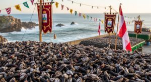 Festa do Percebe do Roncudo: percebeiros, océano y producto icónico de Corme