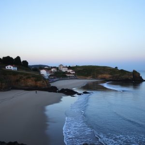 Guía completa del Castro de Baroña: playa, historia y atardecer