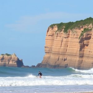 Plan de verano: surf en la playa de Pantín (Valdoviño)